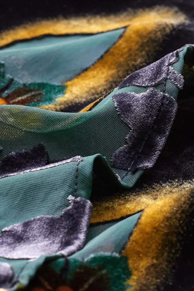 Cobertor Aaliyah en Terciopelo Floral con Detalle Burnout Jardín Secreto - Toppers Entornos Suaves