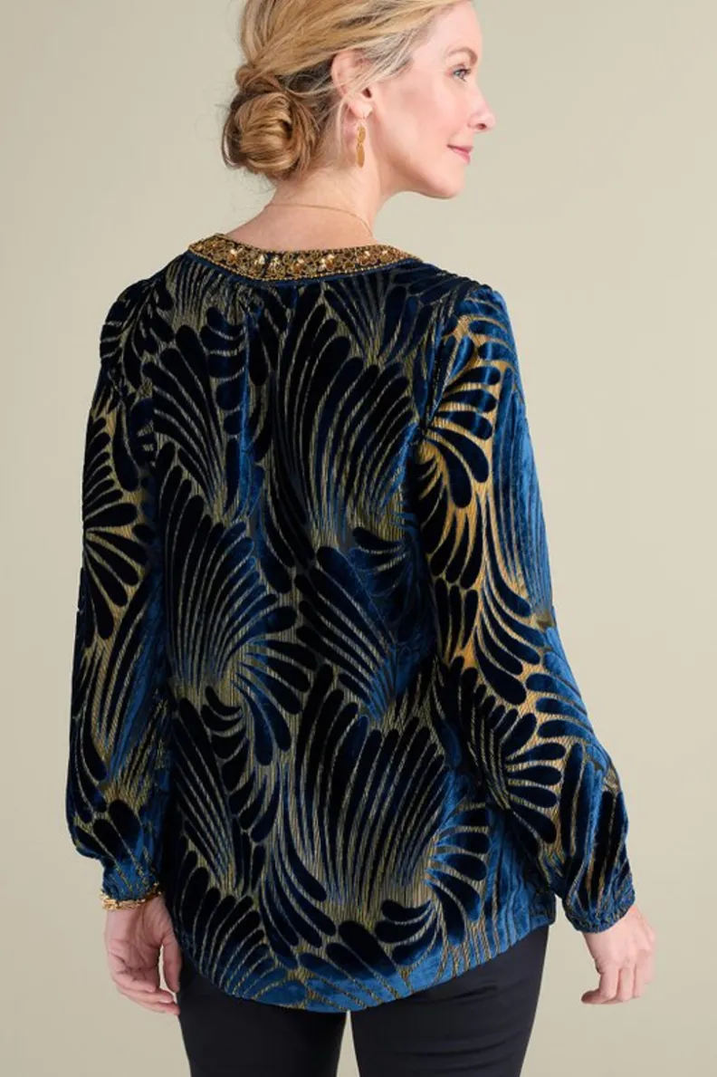 Túnica Adrienne de Terciopelo Bordado Artesanal - Diseño Remolino Azul con Detalles en Técnica Burnout