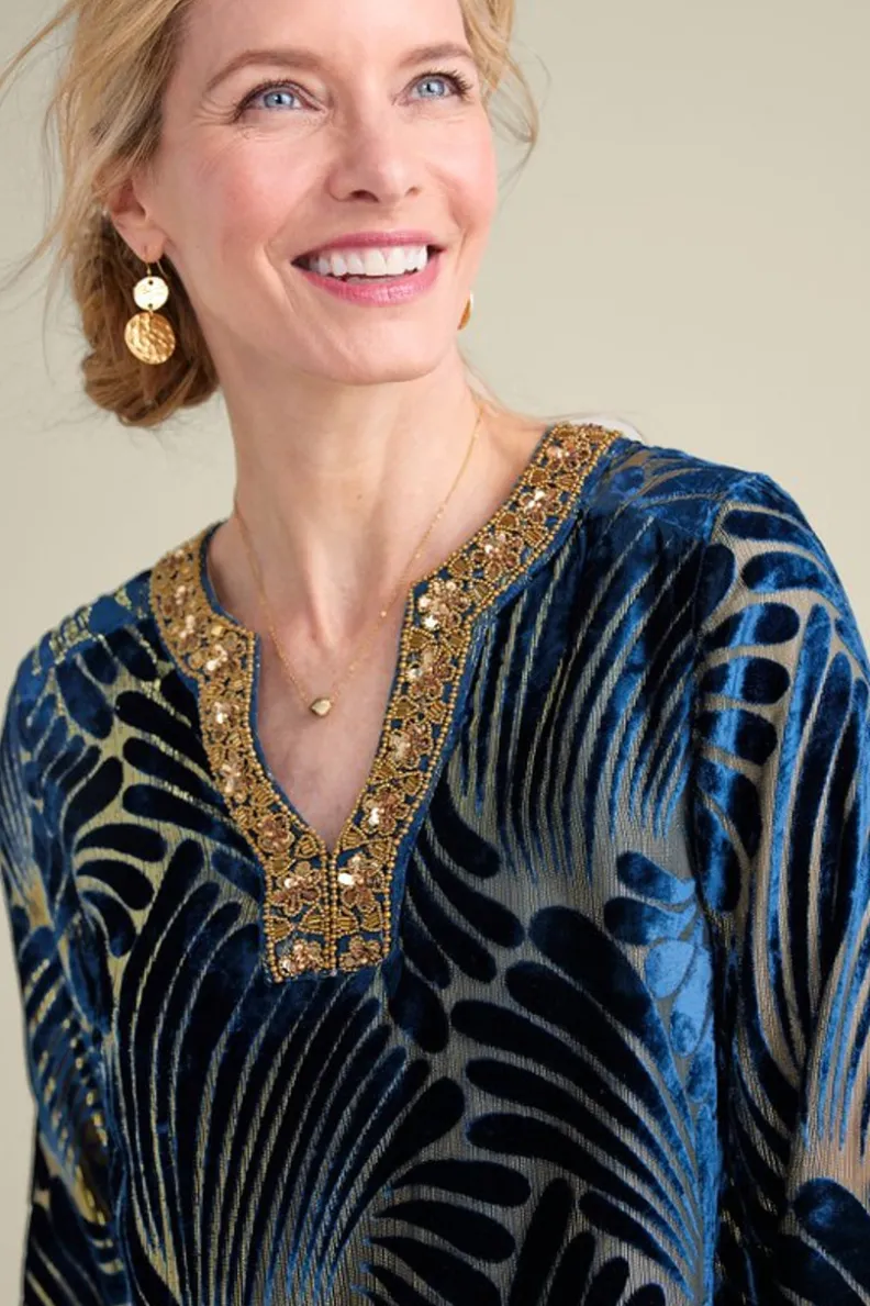 Túnica Adrienne de Terciopelo Bordado Artesanal - Diseño Remolino Azul con Detalles en Técnica Burnout
