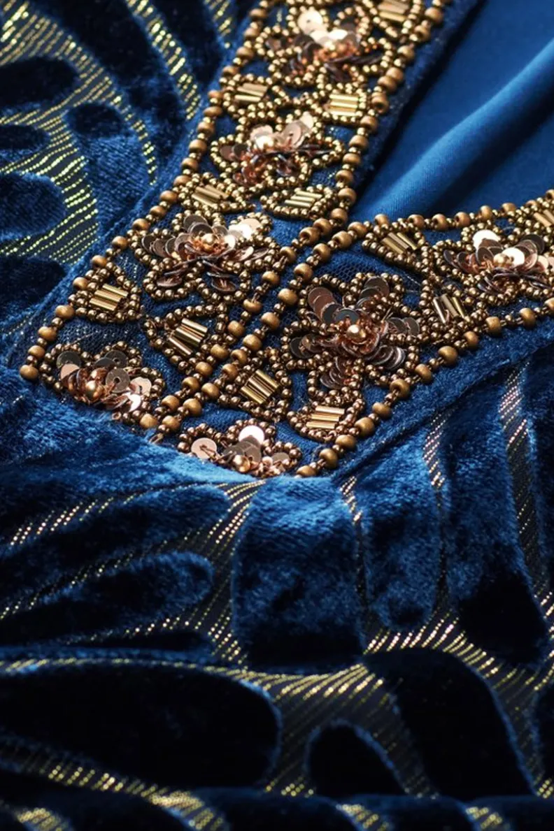 Túnica Adrienne de Terciopelo Bordado Artesanal - Diseño Remolino Azul con Detalles en Técnica Burnout