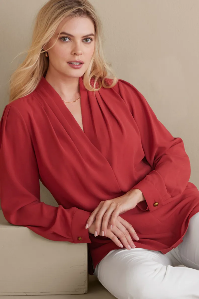 Blusa Akira - Tejido Delicado y Estilo Versátil ¡Prendas que Enamoran!