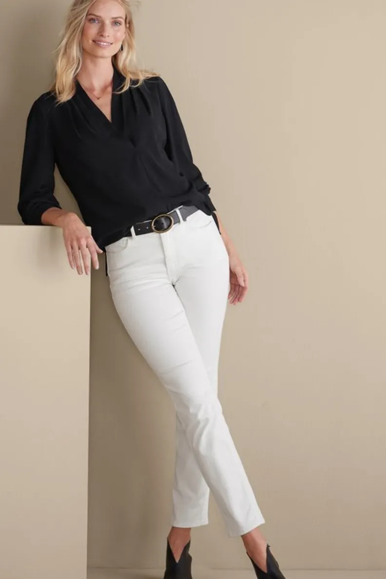Blusa Akira - Tejido Delicado y Estilo Versátil ¡Prendas que Enamoran!