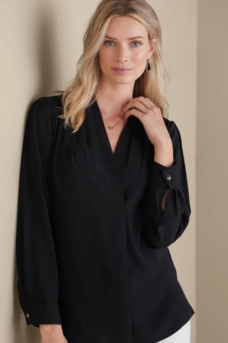 Blusa Akira - Tejido Delicado y Estilo Versátil ¡Prendas que Enamoran!