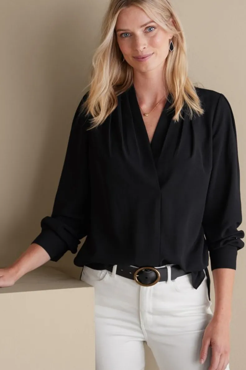 Blusa Akira - Tejido Delicado y Estilo Versátil ¡Prendas que Enamoran!