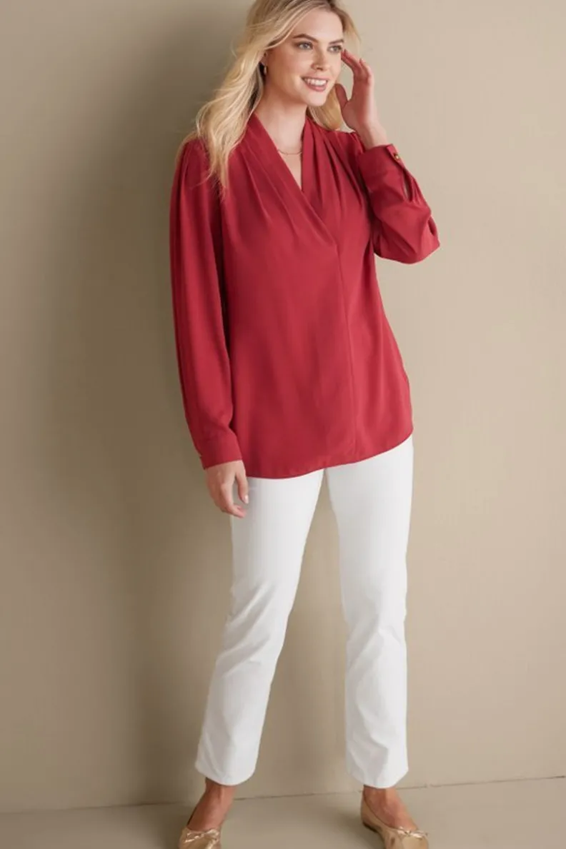 Blusa Akira - Tejido Delicado y Estilo Versátil ¡Prendas que Enamoran!