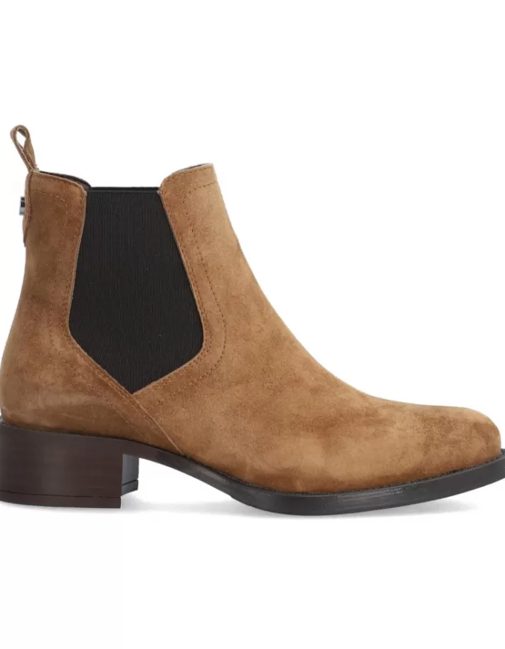 Botines Alpe Alain-2 para Mujer - Estilo Urbano con Detalles en Cuero 

Botines Mujer Alpe Modelo Alain-2 - Diseño Clásico y Confort Todo Día 

Alain-2 by Alpe - Botines Elegantes para Look Casual Femenino 

Botines de Temporada Alpe Mujer - Edición Especial Alain-2 en Colores Neutros 

Alpe Women's Boots - Botín Alain-2 con Hebilla Metalizada y Suela Antideslizante