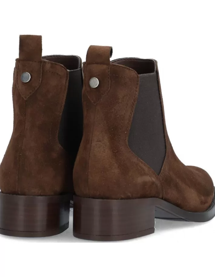 Botines Alpe Alain-2 para Mujer - Cuero genuino con diseño urbano y suela antideslizante | Calzado de invierno 2024 elegante y confortable 

Botines Mujer Alain-2 - Tacon medio en cuero texturizado para look casual | Colección otoño-invierno Alpe con plantilla ergonómica 

Botines de moda para mujer Alpe Alain-2 - Material transpirable con detalles en costura visible | Calzado urbano para diario y ocasiones informales
