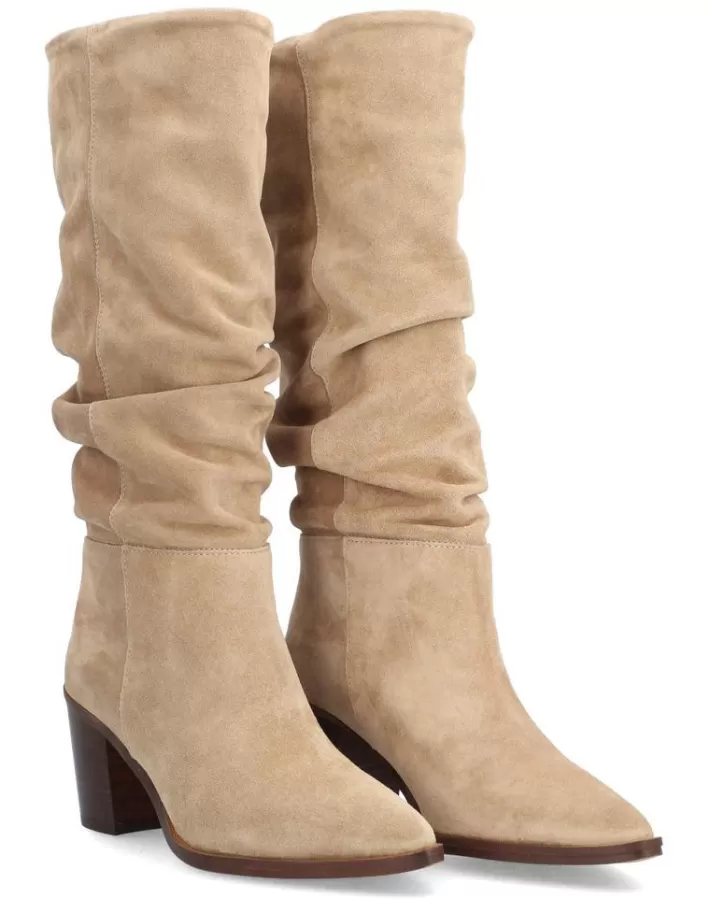 Botas Alpe Alina para Mujer - Estilo Invierno 2024 | Calzado de Cuero Ecológico con Tacon Medio y Diseño Urbano 

Botas Altas Mujer Alina by Alpe | Colección Otoño-Invierno en Piel Sintética Duradera 

Botas Mujer Alpe Alina | Modelo Invierno con Forro Polar y Suela Antideslizante