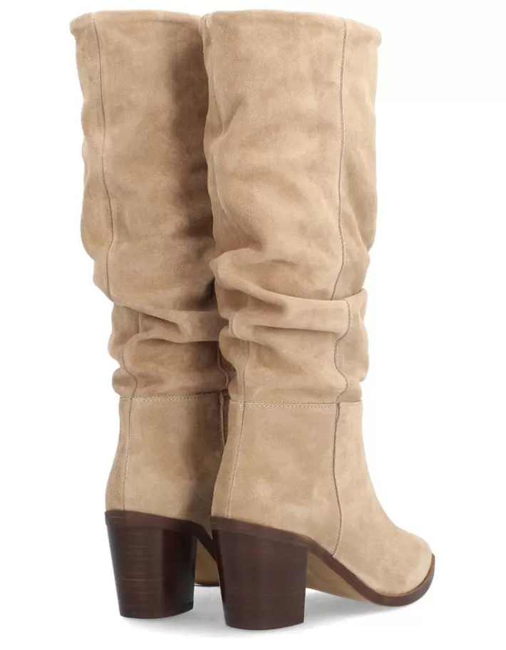 Botas Alpe Alina para Mujer - Estilo Invierno 2024 | Calzado de Cuero Ecológico con Tacon Medio y Diseño Urbano 

Botas Altas Mujer Alina by Alpe | Colección Otoño-Invierno en Piel Sintética Duradera 

Botas Mujer Alpe Alina | Modelo Invierno con Forro Polar y Suela Antideslizante