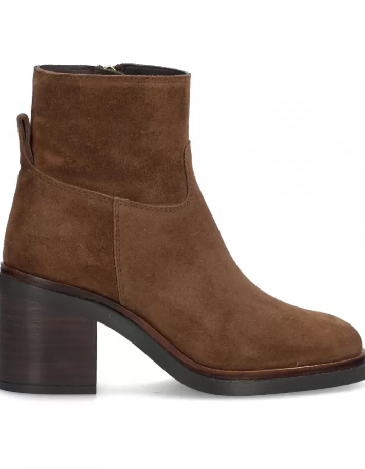 Botines Alpe Evolet para Mujer - Estilo Urbano con Detalles Premium  
Botines de Mujer Alpe Evolet - Tendencia Invierno 2023  
Botines Casuales Evolet Mujer | Confort y Diseño Moderno  
Botines Alpe Mujer - Colección Otoño-Invierno en Cuero Auténtico  
Evolet by Alpe | Botines Femeninos con Suela Antideslizante