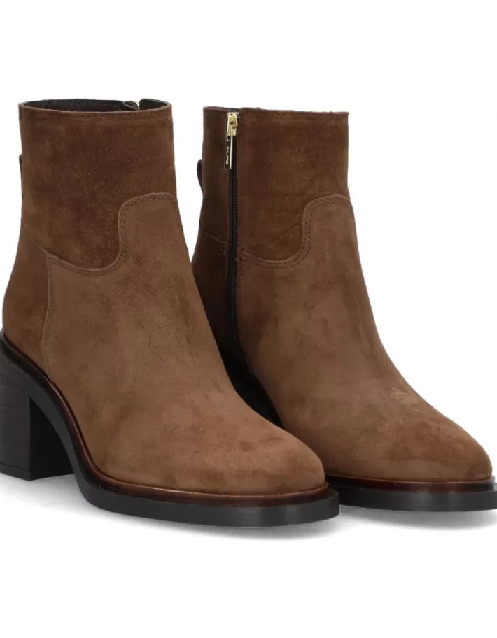 Botines Alpe Evolet para Mujer - Estilo Urbano con Detalles Premium  
Botines de Mujer Alpe Evolet - Tendencia Invierno 2023  
Botines Casuales Evolet Mujer | Confort y Diseño Moderno  
Botines Alpe Mujer - Colección Otoño-Invierno en Cuero Auténtico  
Evolet by Alpe | Botines Femeninos con Suela Antideslizante