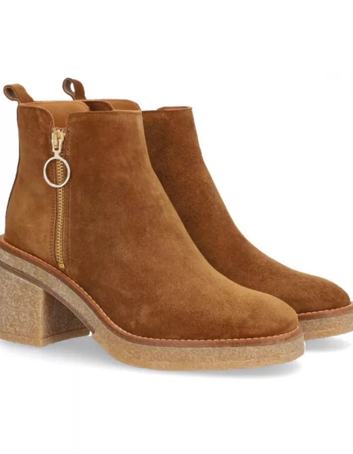 Botines Mujer Alpe Janis - Cuero Genuino para Look Casual y Elegante 

Botines de Mujer Alpe Janis | Otoño-Invierno 2023 | Estilo Urbano con Suela Antideslizante 

Alpe Janis - Botines Mujer en Piel Natural | Combinación Perfecta de Elegancia y Comodidad 

Botines Moda Mujer Alpe Janis | Diseño Ligero para Caminar con Estilo Todo el Día 

Alpe Janis - Colección Premium de Botines Femeninos | Detalles en Costura Visible y Tobillo Acolchado