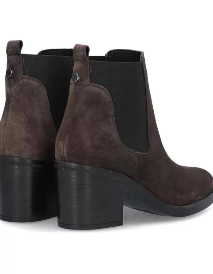 Botines Alpe Leyna para Mujer - Estilo Invierno 2024 con Diseño Premium y Ajuste Perfecto 

Botines de Moda Mujer Alpe Leyna - Confort Duradero y Tendencias Urbanas en Calzado de Temporada 

Botines Elegantes Alpe Leyna Colección Otoño-Invierno - Calzado Femenino con Soporte Anatómico 

Botines para Mujer Alpe Leyna - Calidad Artesanal en Calzado de Cuero con Base Antideslizante 

Botines Urbanos Alpe Leyna Edición Limitada - Combinación Perfecta entre Moda y Funcionalidad