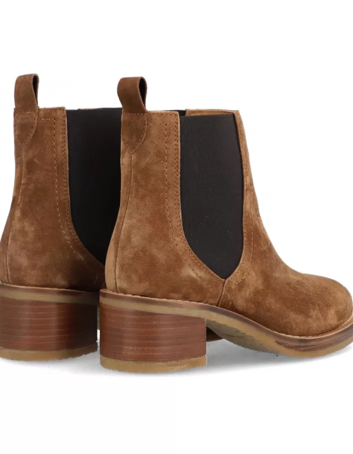 Botines Mujer Alpe Madame - Estilo Urbano con Detalles en Piel 

Botines Elegantes para Mujer | Colección Otoño-Invierno Alpe Madame 

Alpe Madame Botines Femeninos - Calzado Confortable con Ajuste Perfecto 

¡Descubre la Elegancia! Botines Mujer Alpe Madame en Cuero Auténtico 

Botines Moda Mujer Alpe Madame - Diseño Premiun para Looks Diarios