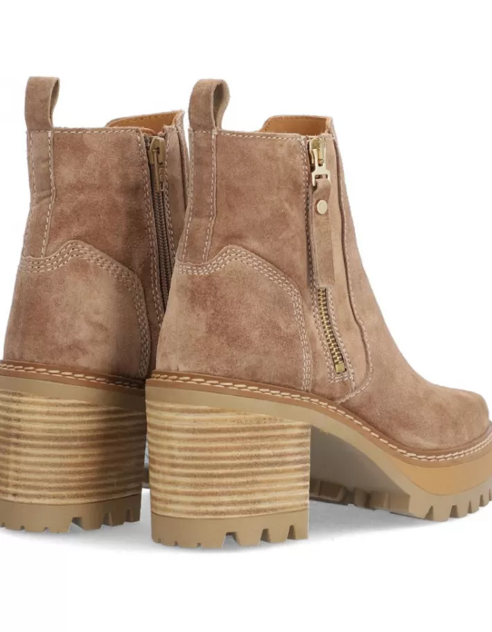 Botines Mujer Amelie - Alpe | Estilo Moderno y Confort 

Botas Cortas para Mujer · Nueva Colección Amelie Alpe 

Botines de Tendencia Mujer · Modelo Amelie · Alpe Shoes 

Calzado Femenino Amelie · Botines Alpe con Diseño Actualizado 

Botines Mujer Amelie - Elegancia Alpe en Calzado de Temporada