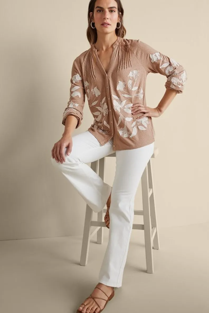 Blusa Primaveral Beige con Bordados Artesanales - Diseño Alva de Soft Surroundings en Tejido Cálido