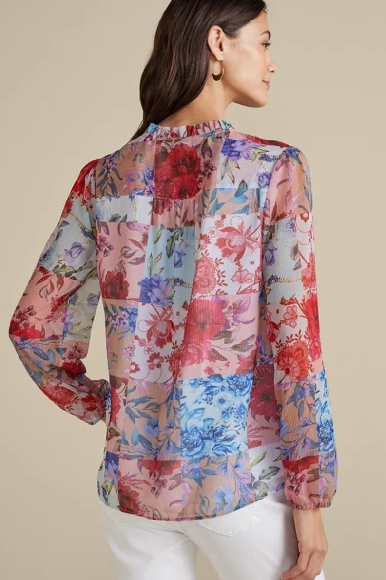Camisa Anastasia de Tops by Soft Surroundings - Diseño floral exclusivo con crisantemos bordados