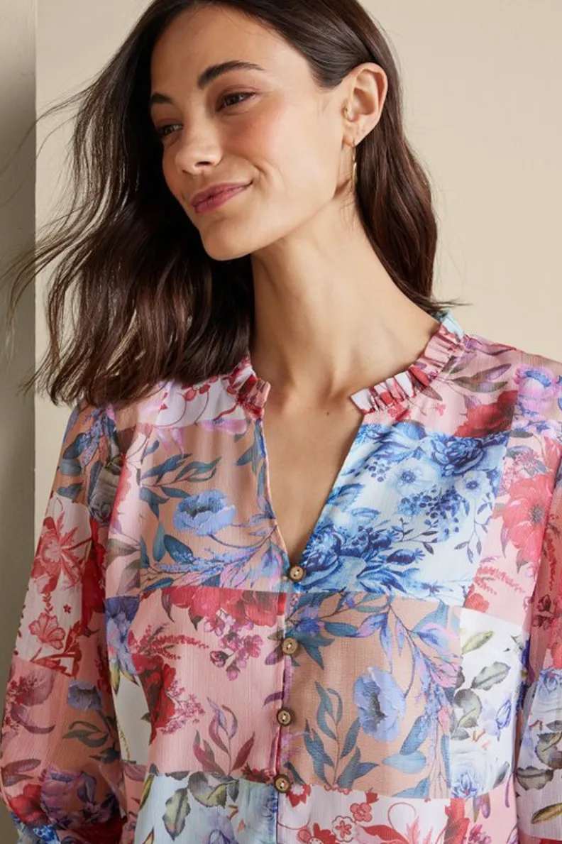 Camisa Anastasia de Tops by Soft Surroundings - Diseño floral exclusivo con crisantemos bordados