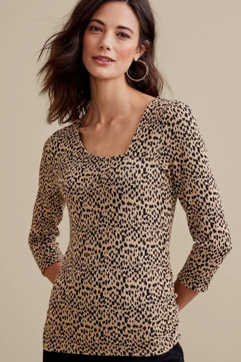 Blusa de Manga Corta Anesha - Estampado Leopardo con Toque Suave