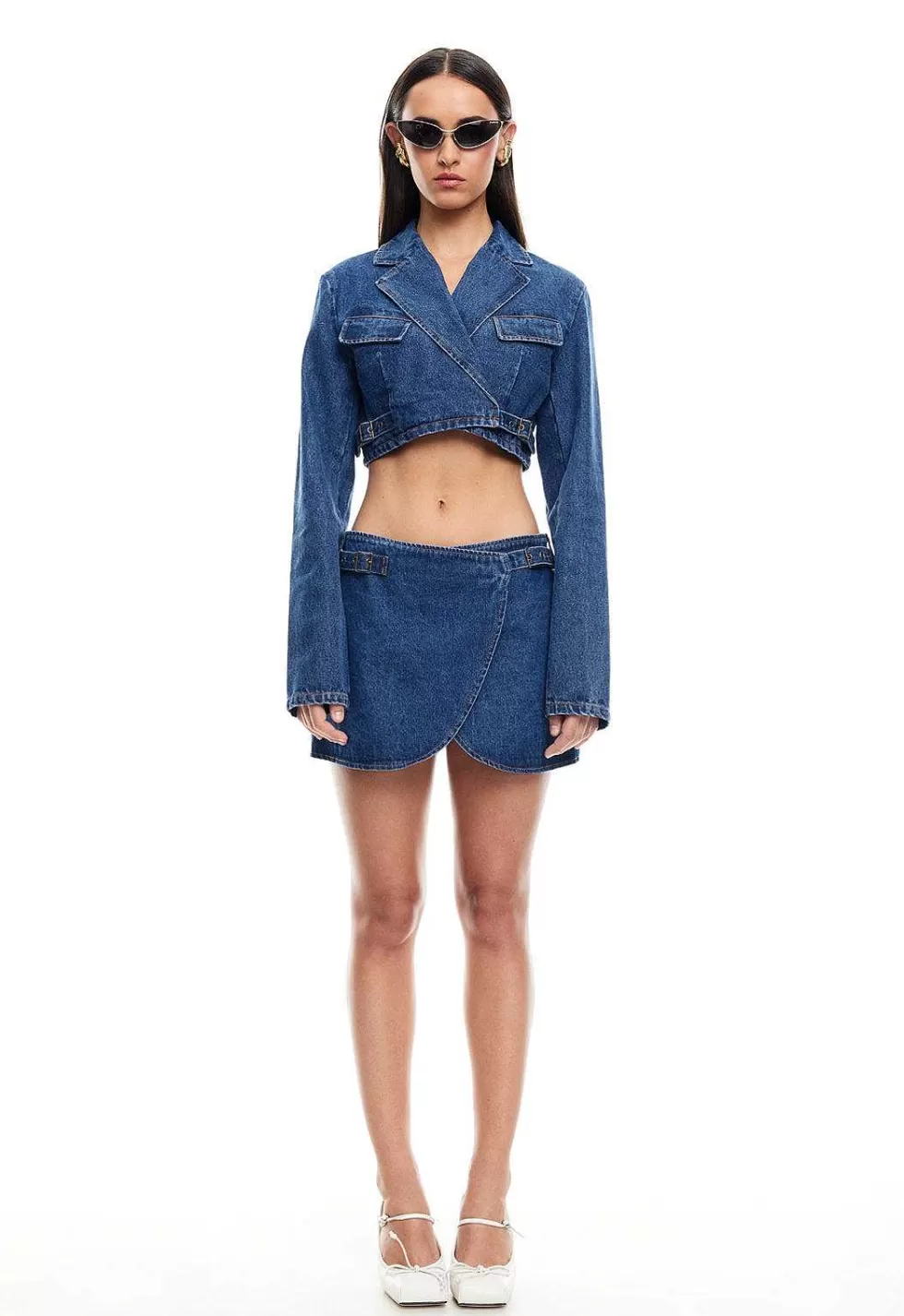 Falda Corta Anja de Leona - Estilo Salvaje en Diseño Exclusivo 

(：Colección Leona: Minifalda Anja de Tendencia Urbana)
