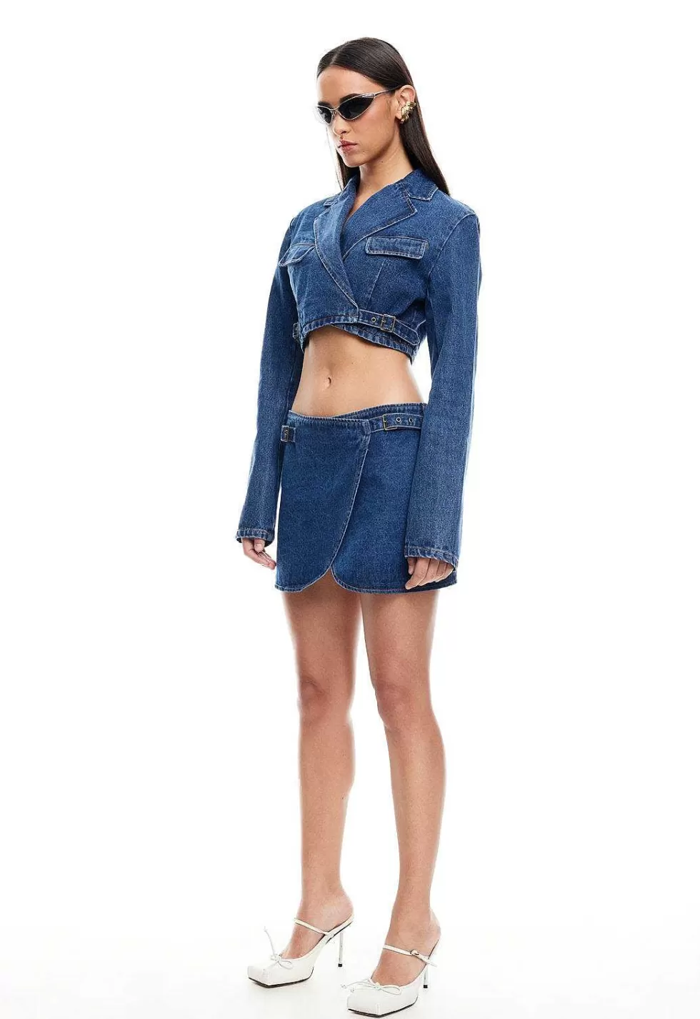 Falda Corta Anja de Leona - Estilo Salvaje en Diseño Exclusivo 

(：Colección Leona: Minifalda Anja de Tendencia Urbana)