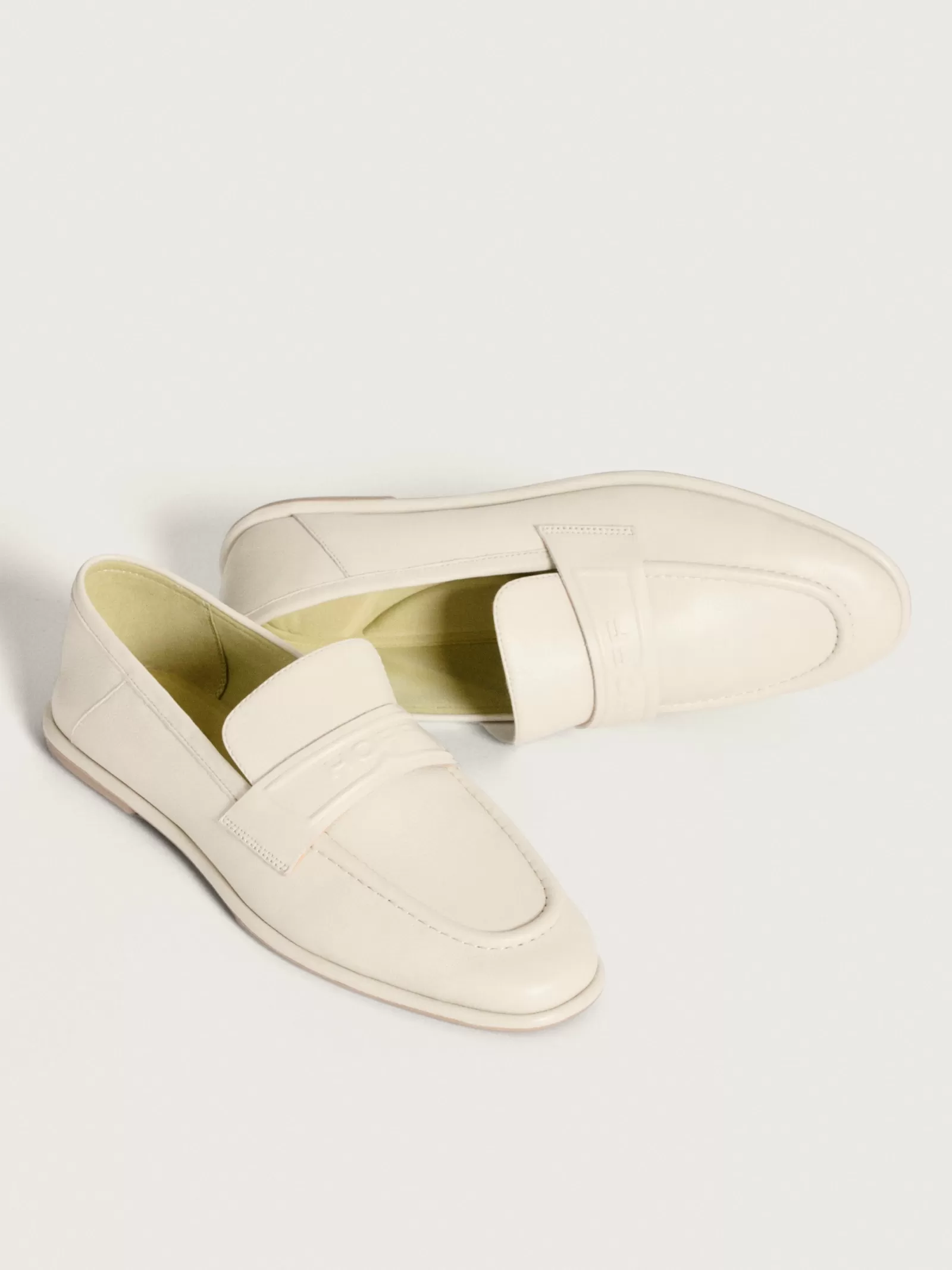 HOFF APOLLO Mocasines Clásicos en Blanco Roto - Zapatos Planos Cómodos para Mujer, Estilo Versátil y Moderno