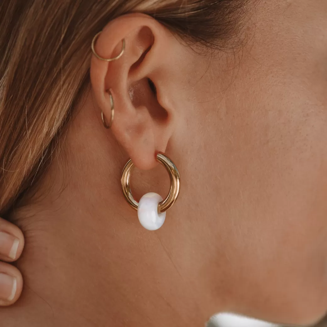 Argollas Aurora de Atolea: Joyería con Brillo Exclusivo para Estilos Vibrantes