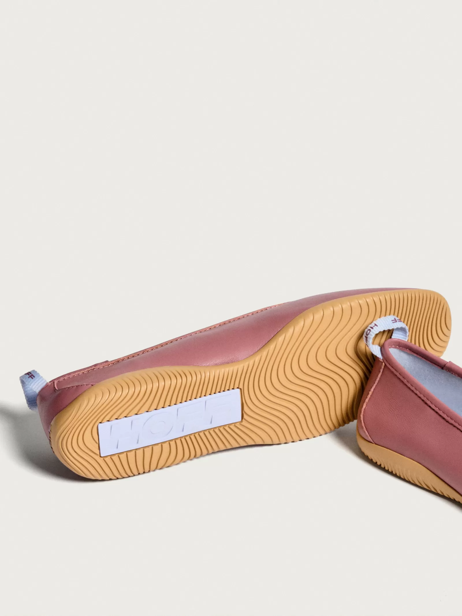 Balletinas Planas HOFF Garnier - Zapatos Cómodos para Mujer en Burdeos 

(Estilo casual, plantilla suave, diseño clásico con detalles en contraste - Calzado ligero para el día a día)