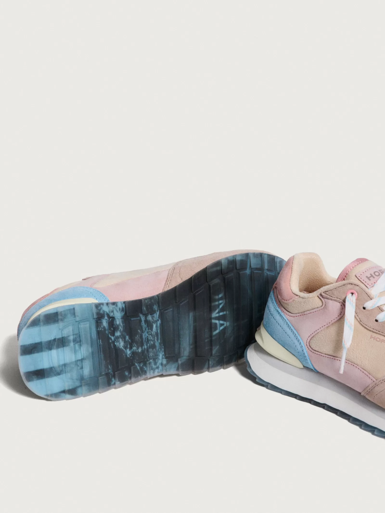 Zapatillas HOFF Mediterráneo - Calzado Urbano Femenino con Estilo Barcelonés (Colección Primavera)