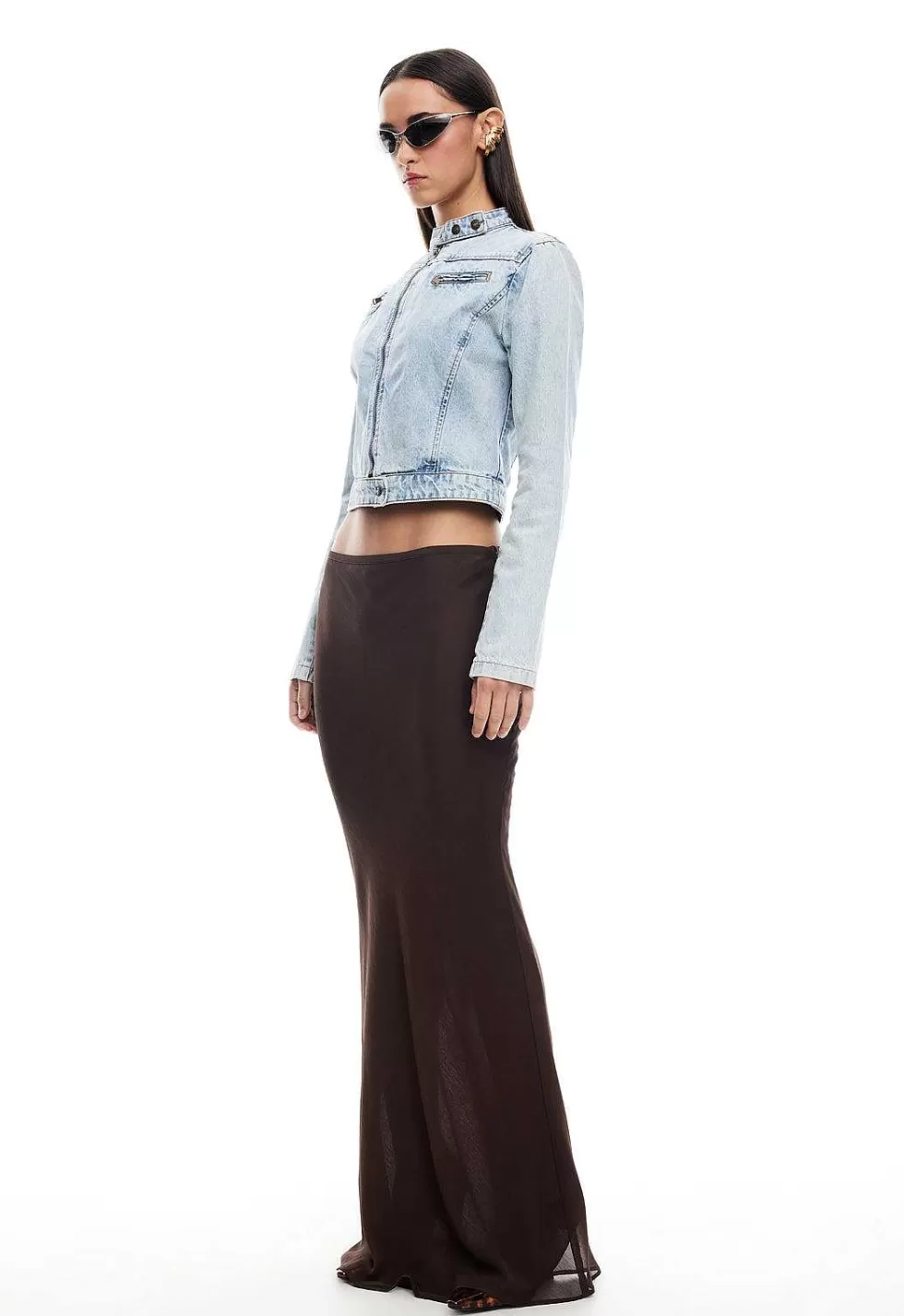 León de Moda: Chaqueta Motera Bella en Cuero Auténtico - Colección Exclusiva Tienda
