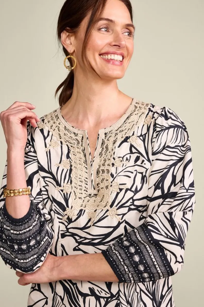Blusa Bellamy de Soft Surroundings - Diseño PaoloPalm con Detalle Bordado Osasco en Tejido Ultra Suave