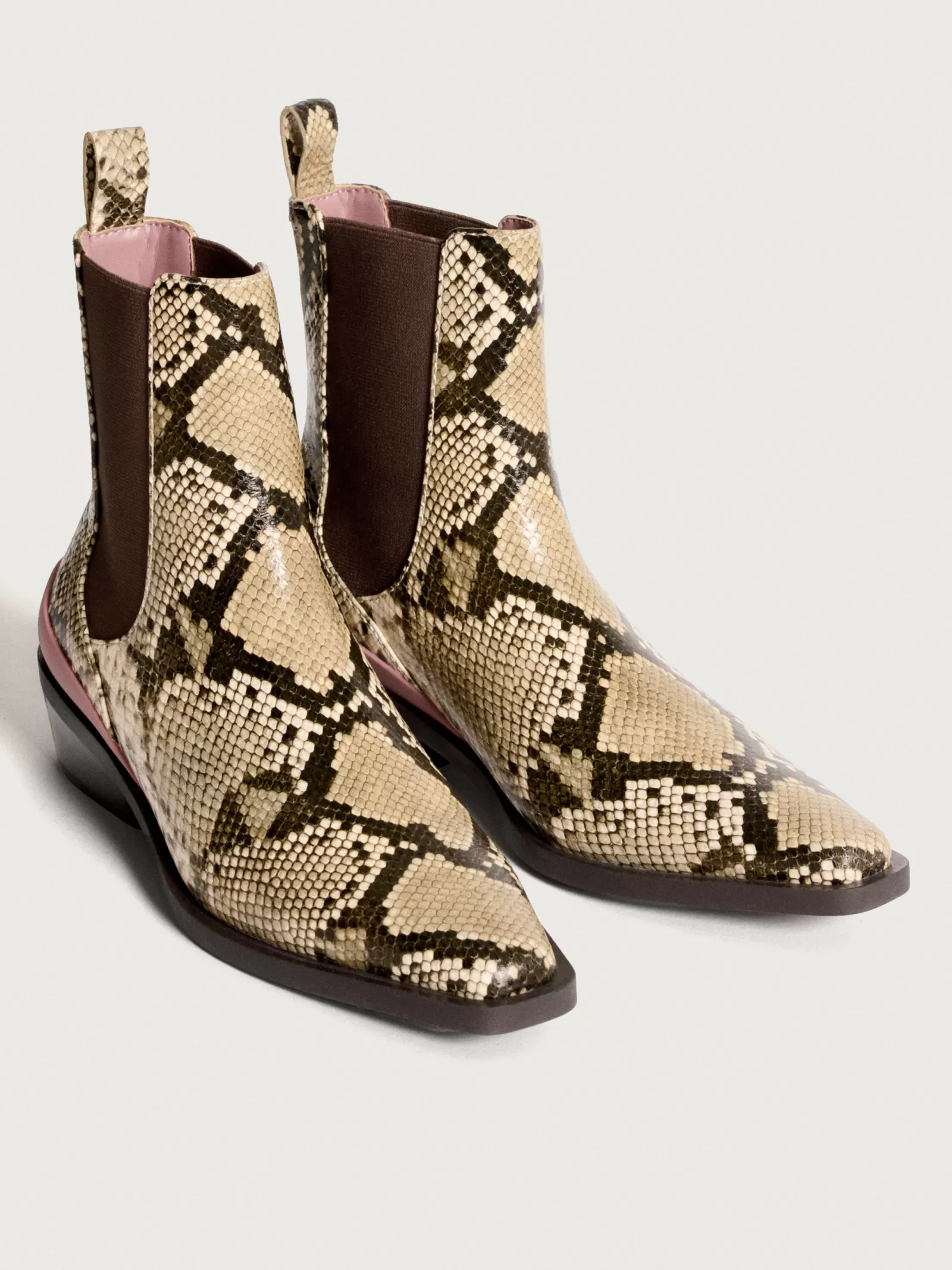 Botines Vaqueros Hoff Boot - Estilo Rodeo en Tono Beige Clásico para Mujer, Comodidad y Diseño Auténtico