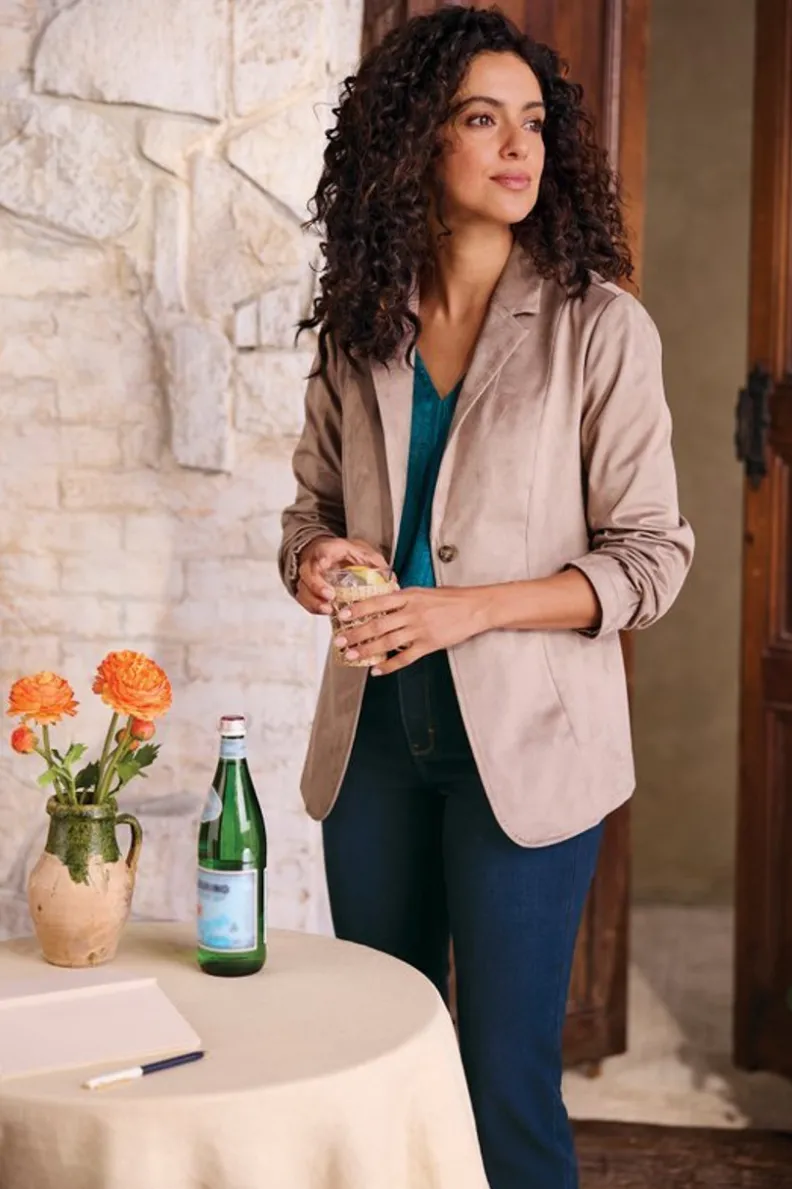 Chaqueta Breck en Piel Ecológica Tono Piedra - Diseño Versátil para Mujer | Abrigos y Blazers Soft Surroundings
