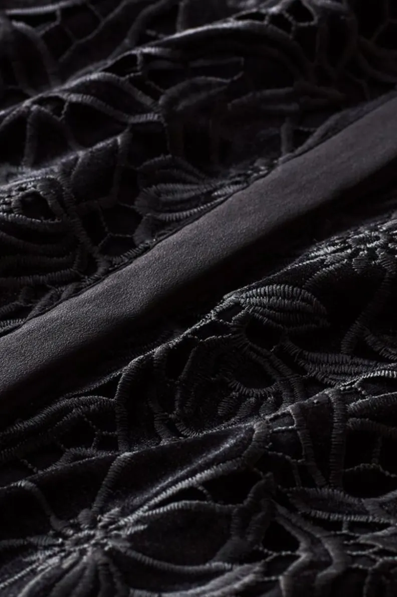 Tops Soft Surroundings: Túnica Candace en Terciopelo con Encaje Negro - Elegancia Casual con Detalles Artesanales