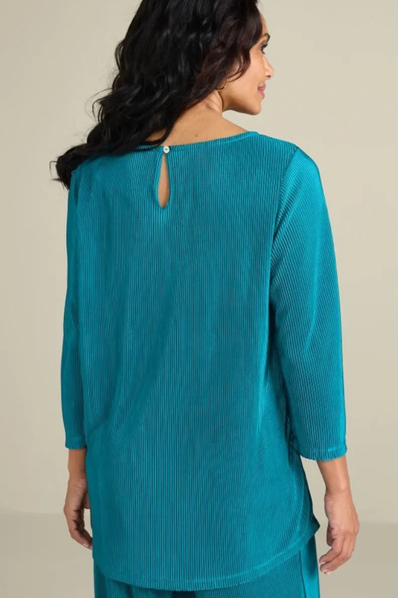 ¡Descubre la Elegancia! Túnica Cella en Tela Plisada Azul Laguna - Estilo Fresco para Entornos Suaves