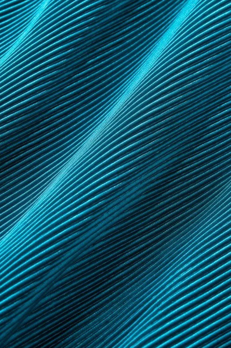 ¡Descubre la Elegancia! Túnica Cella en Tela Plisada Azul Laguna - Estilo Fresco para Entornos Suaves