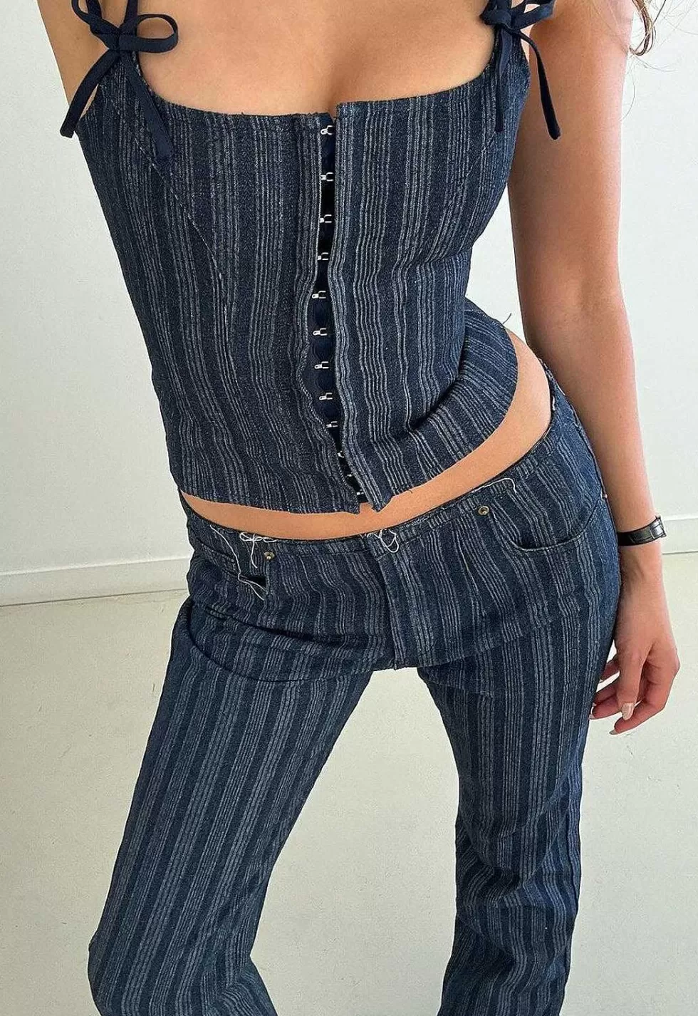 ¡Oferta Exclusiva! Corsé Leona en Denim con Aura Carismática - ¡Edición Limitada!