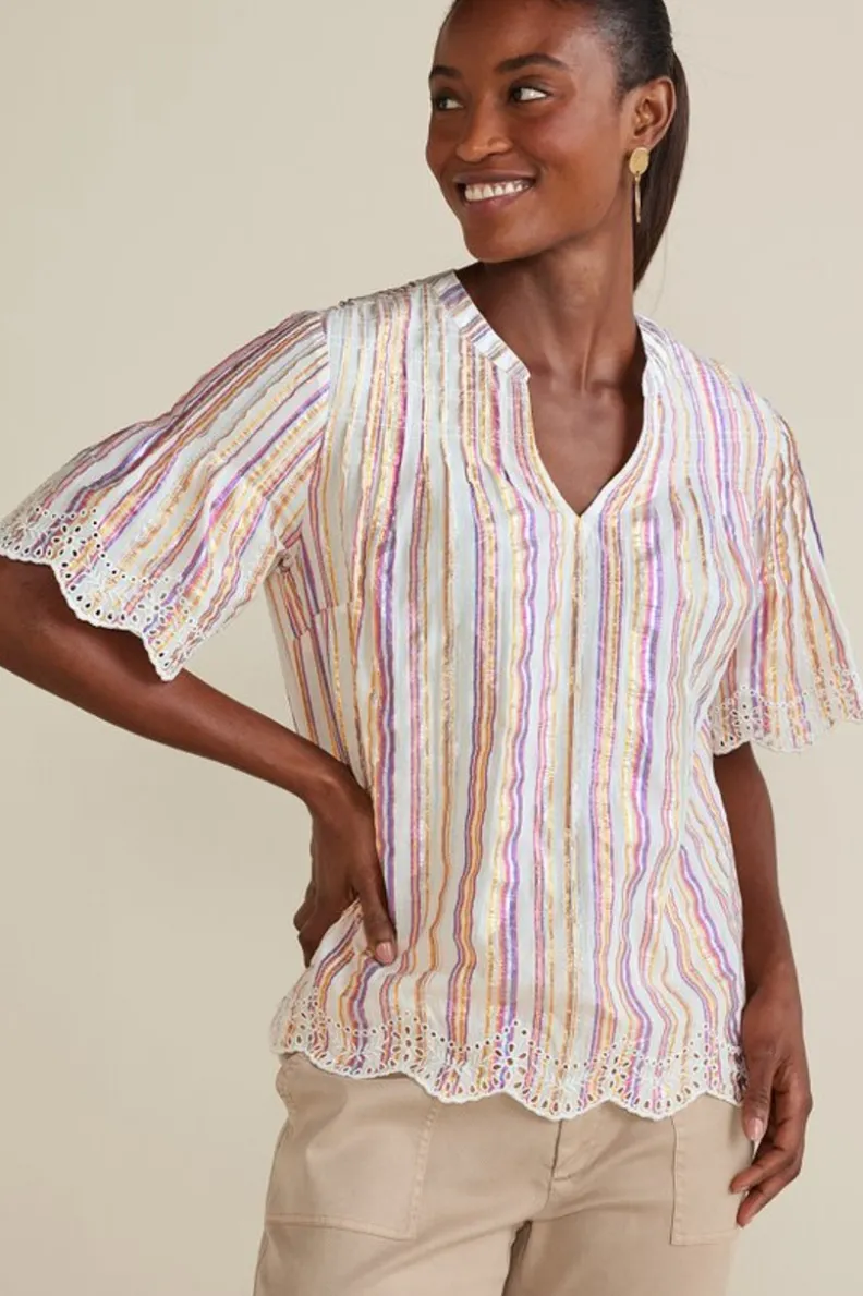 Blusa Veraniega Cielo con Detalles Metalizados - Diseño con Ojetes y Rayos Brillantes | Tops Casuales de Soft Surroundings para Looks Frescos
