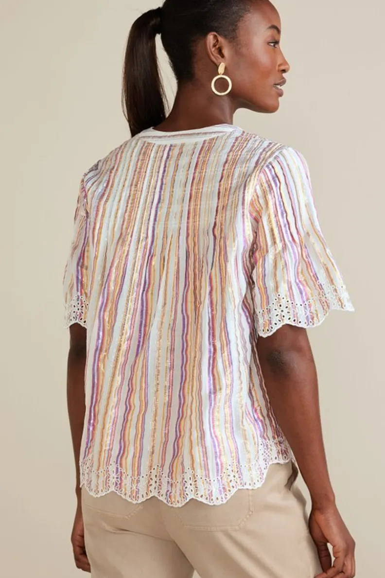 Blusa Veraniega Cielo con Detalles Metalizados - Diseño con Ojetes y Rayos Brillantes | Tops Casuales de Soft Surroundings para Looks Frescos