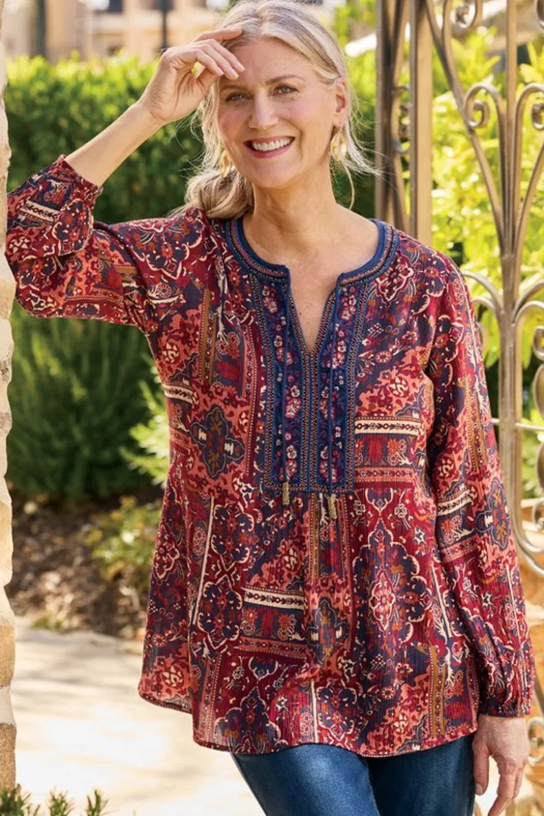 Blusa Elegante Cindra con Bordado Artesanal en Gasas Livianas - Diseño Bohemio Riviera en Tonos Borgoña y Patchwork de Soft Surroundings