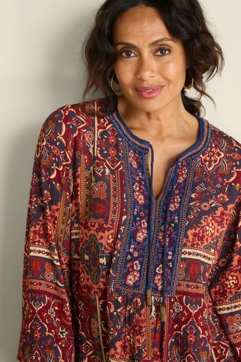 Blusa Elegante Cindra con Bordado Artesanal en Gasas Livianas - Diseño Bohemio Riviera en Tonos Borgoña y Patchwork de Soft Surroundings