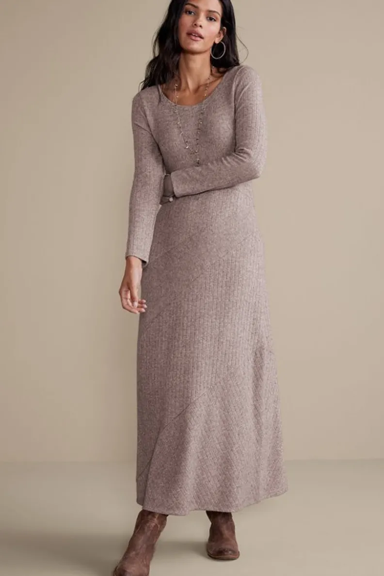 Vestido Clio de Soft Surroundings: Elegancia Casual con Detalles en Tejido Airy