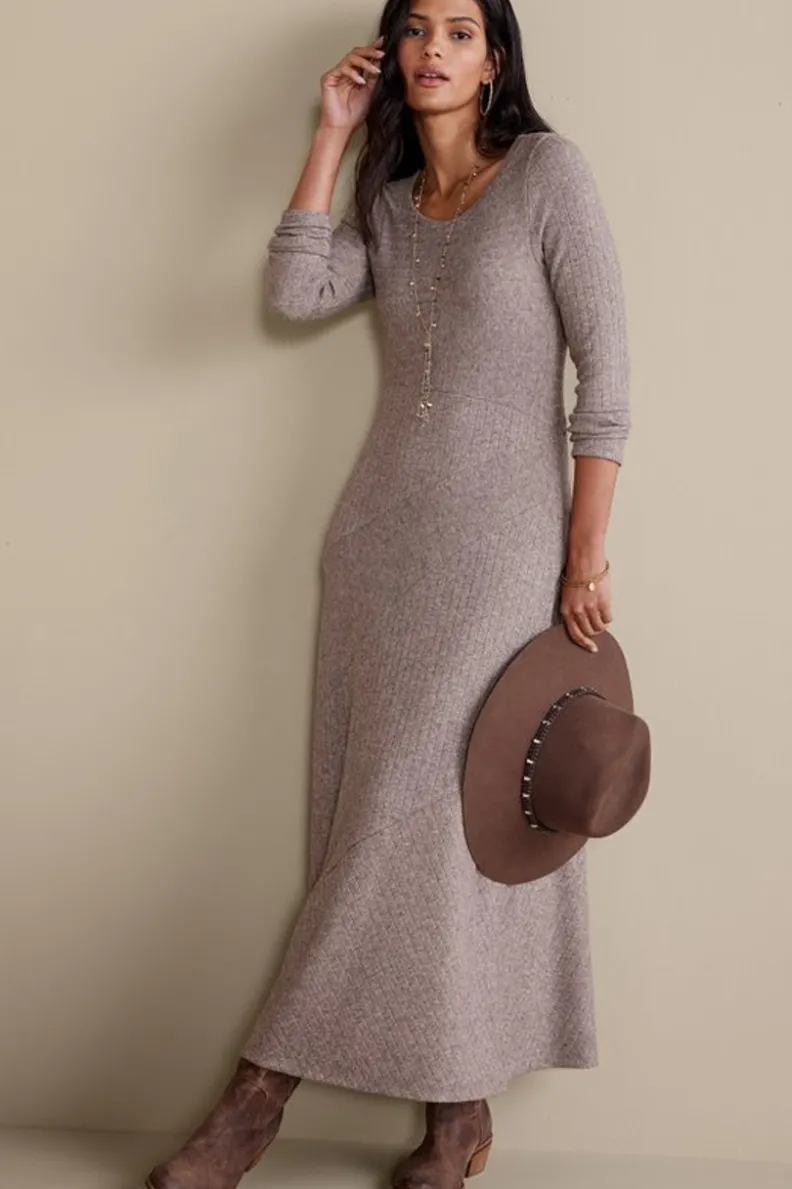 Vestido Clio de Soft Surroundings: Elegancia Casual con Detalles en Tejido Airy