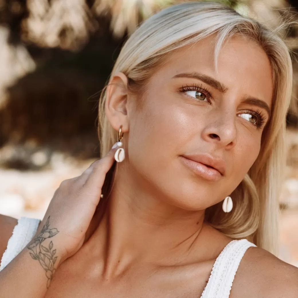 ¡Aprovecha Nuestra Oferta! Aretes Elegantes con Detalles de Caracola - Colección Exclusiva Joyería Atolea