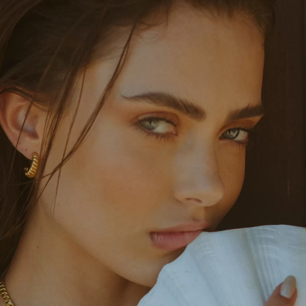 Exclusivos Aretes de Aro con Detalle Lunar - Oportunidad Única en Joyería Atolea ¡Envíos Inmediatos!