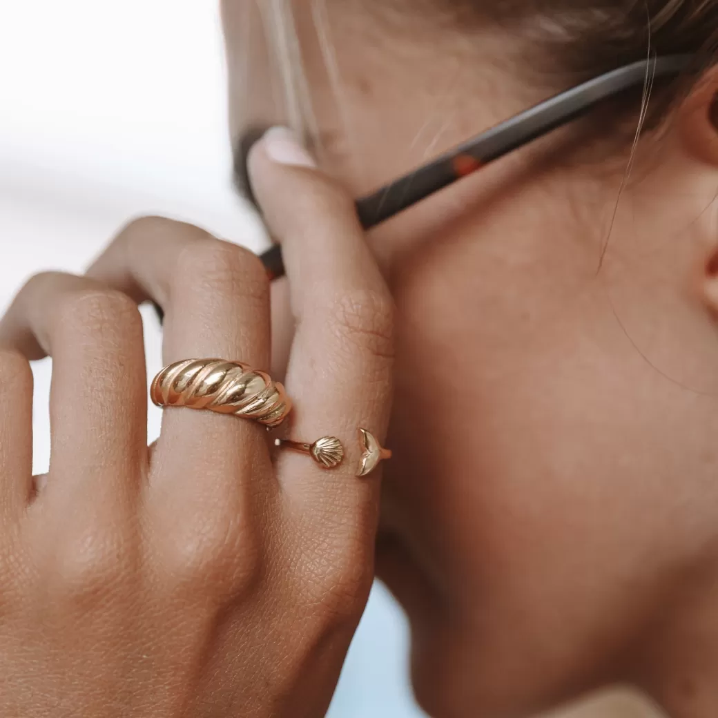 Anillo Elegante en Forma de Luna Creciente - Joyería Atolea | Precio Accesible y Diseño Exclusivo