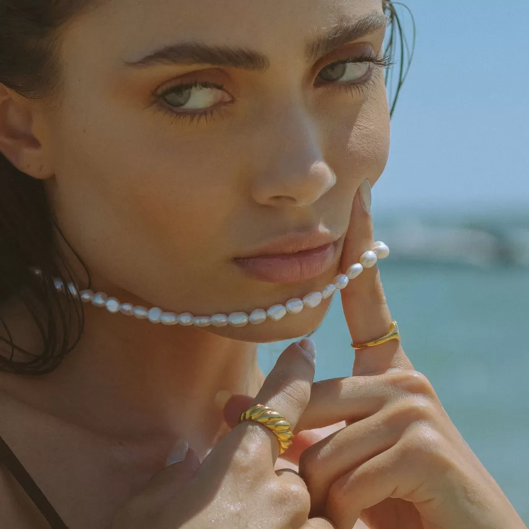 Anillo Elegante en Forma de Luna Creciente - Joyería Atolea | Precio Accesible y Diseño Exclusivo