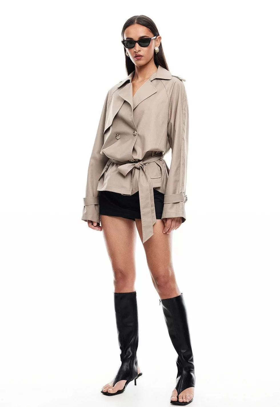 ¡Aprovecha la oferta! Abrigo corto tipo trench Leona - Estilo audaz y versátil