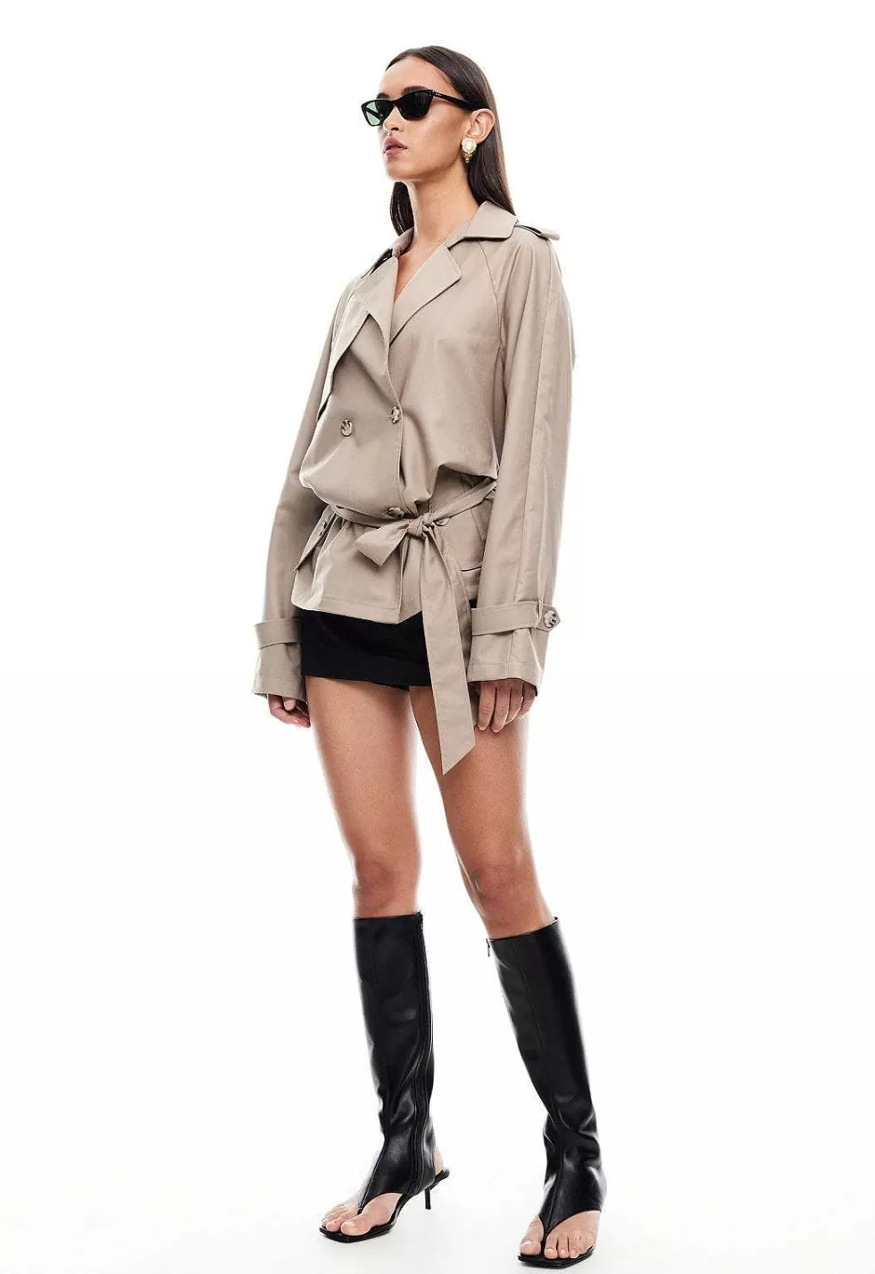 ¡Aprovecha la oferta! Abrigo corto tipo trench Leona - Estilo audaz y versátil