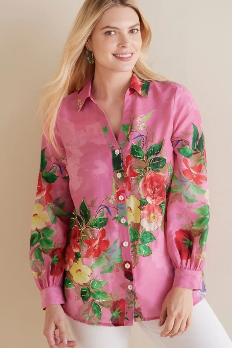 Blusa Danica de Soft Surroundings con bordados artesanales en estampado floral rojo y rosa
